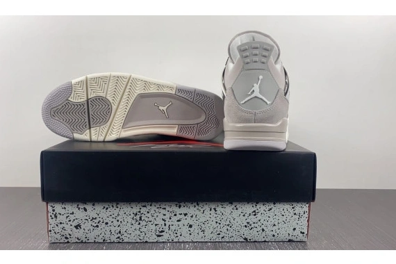 Frozen 4 Retro Moments   AQ9129-001 Jordan AQ9129-001 0306